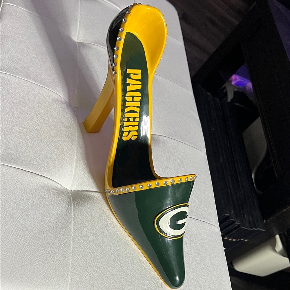 ❌🛑SOLD LOCALLY Green Bay Packers High Heel Shoe Wine Bottle Holder